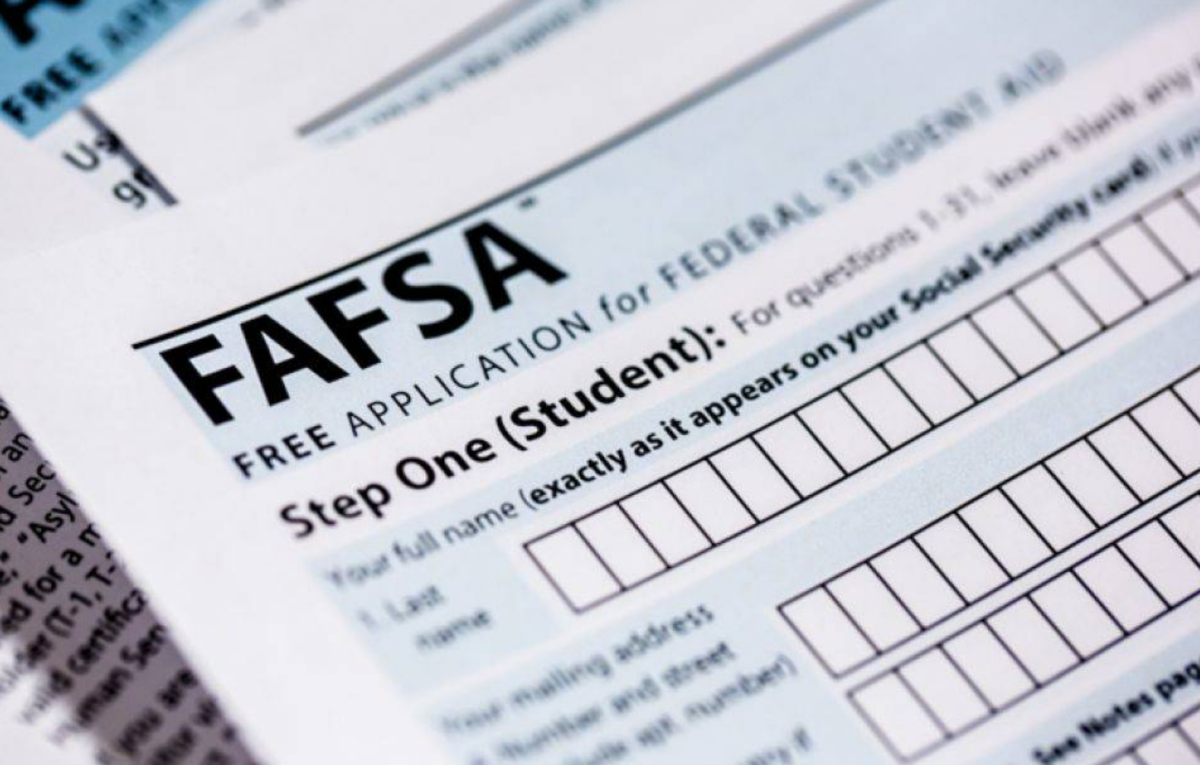 Seniors Deal With FAFSA Changes