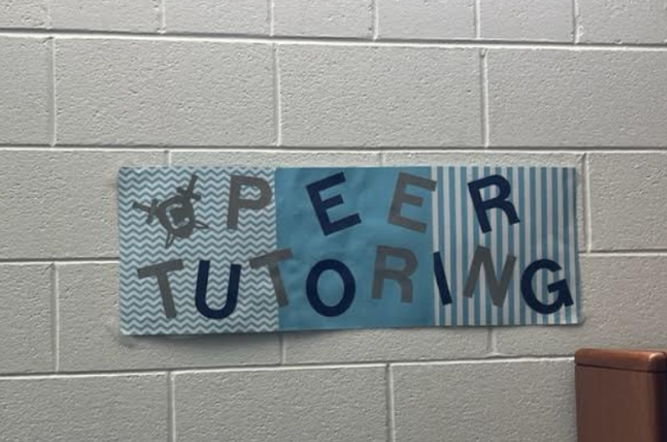 The sign in Learning Lab, indicating the opportunity of Peer Tutoring provided there. 
