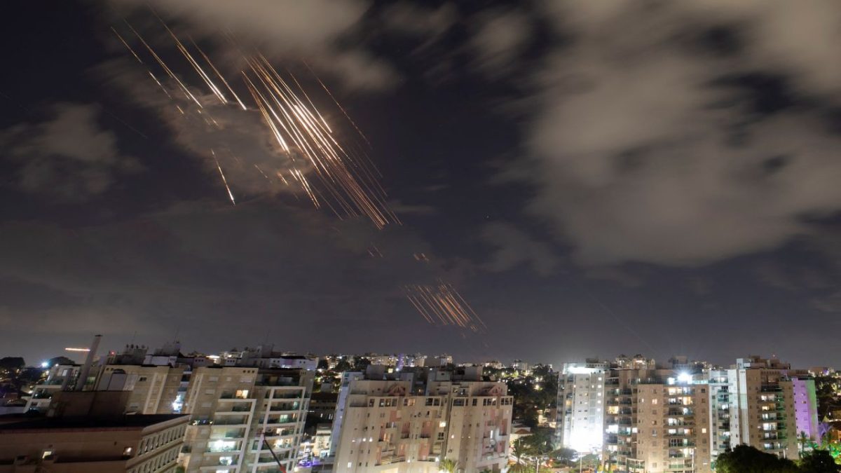 Image of missiles attacking Israel.